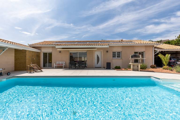 Family-friendly beautiful house with terrace, fast internet & yard | Garden view | Next to the beach | Suitable for remote work | Dogs allowed — photo 2