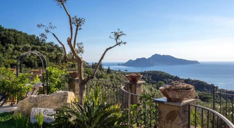Vacation home with pool in Sorrento