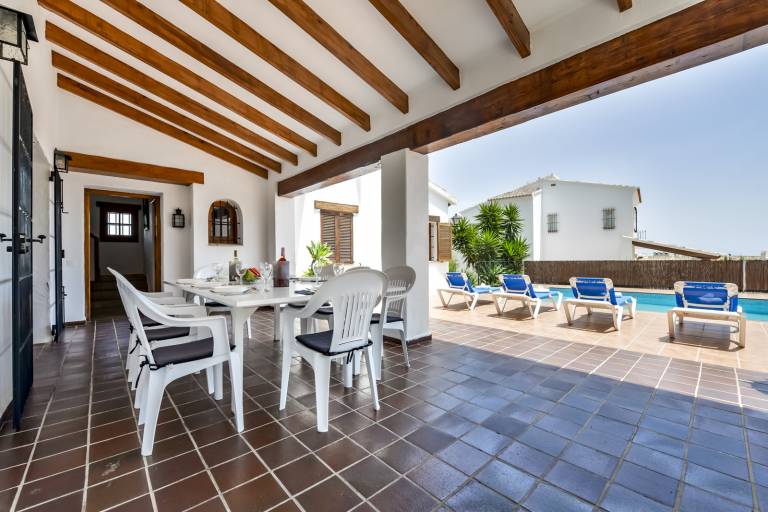 Fully equipped nice villa with grill, patio & private pool | Beach nearby | Pets allowed — photo 3
