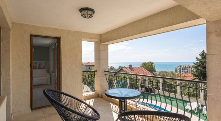 Vacation home with pool | Pet-friendly — photo 2