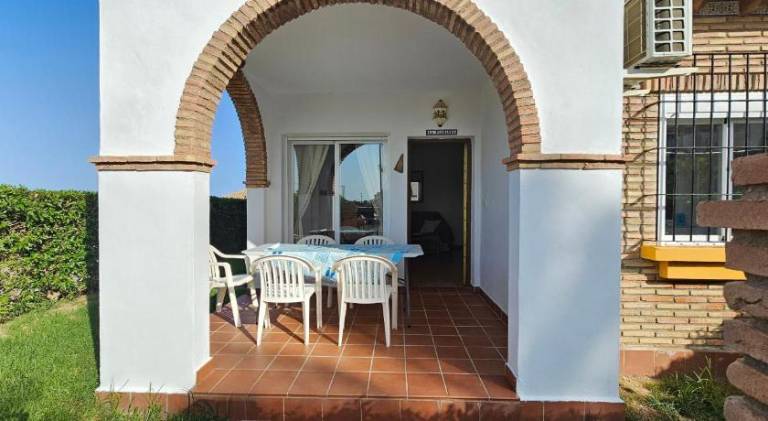Rental apartment with patio, heated pool & garden — photo 5