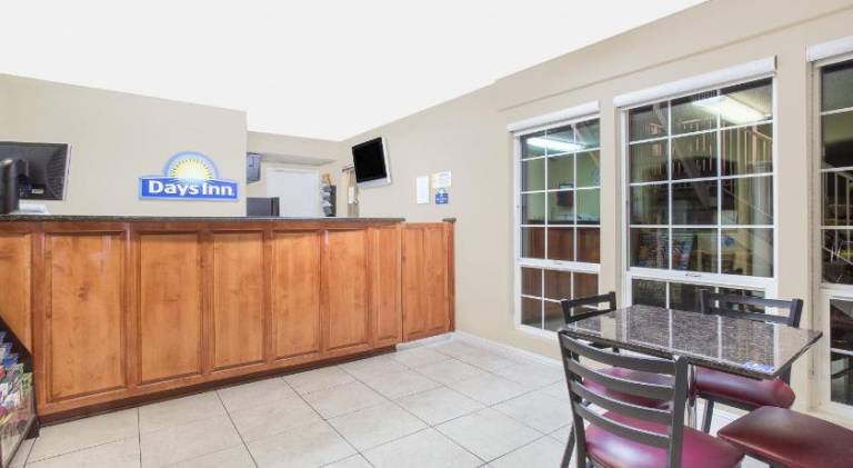 Days Inn by Wyndham Turlock — photo 3