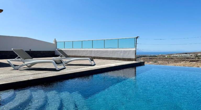 Villa with private pool, terrace & yard in Adeje