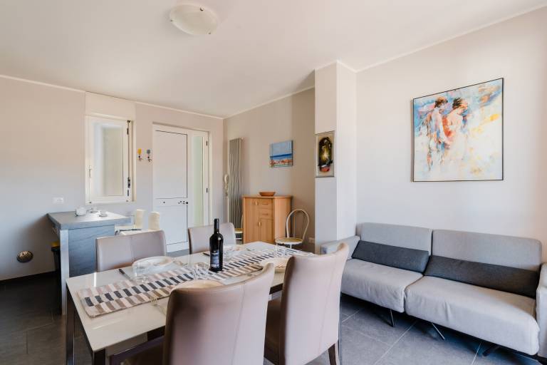 Holiday apartment with terrace | City view — photo 5