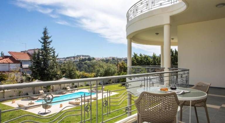 Fully equipped spacious villa with grill, yard & private pool | Suitable for remote work | Dogs allowed — photo 4