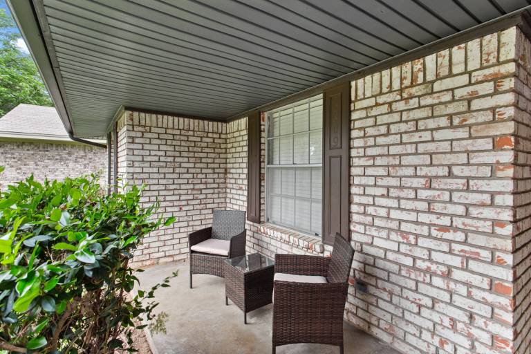 Vacation home with yard — photo 4