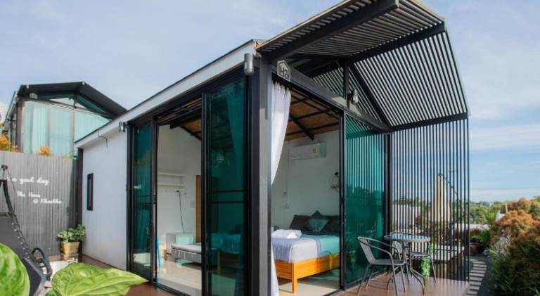 Tent with jacuzzi, yard & patio | Pet-friendly — photo 3