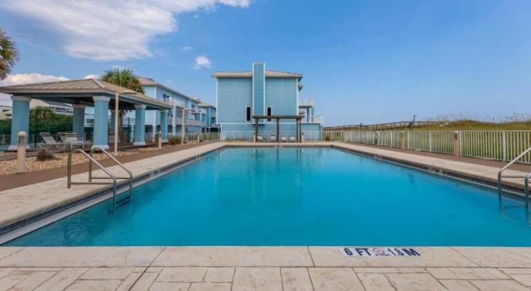 Apartment with pool — photo 5