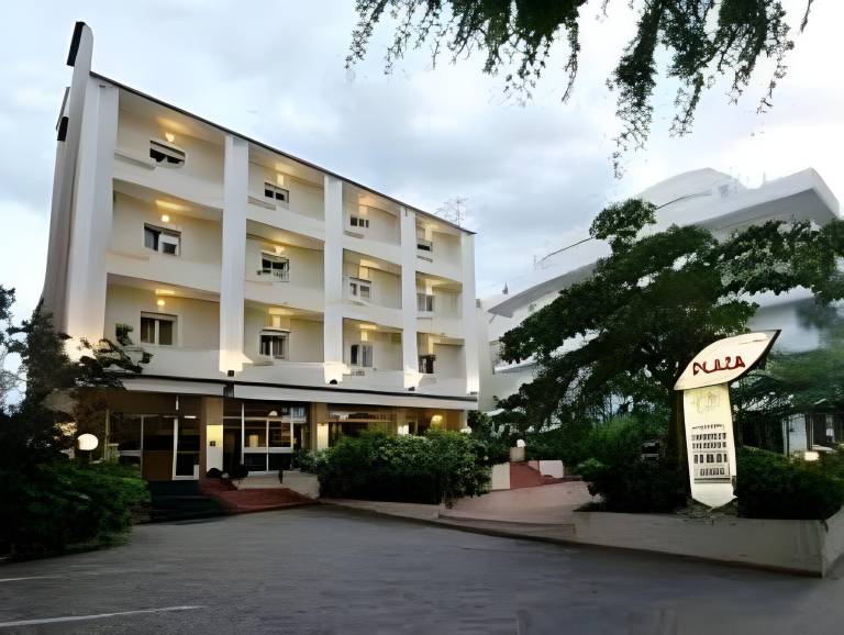 Hotel Plaza con piscina in Cattolica