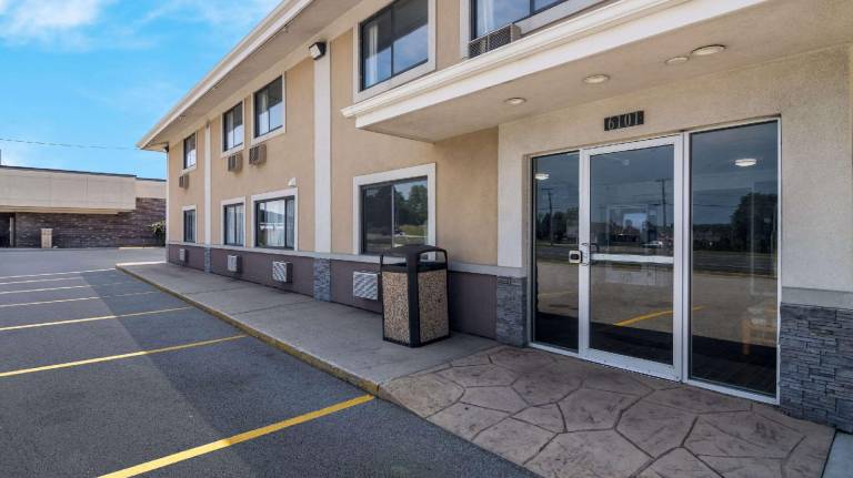 Econo Lodge Portage — photo 2