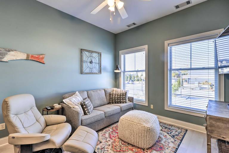 Dtwn Ludington Condo: Balcony, Walk To Beach! — photo 3