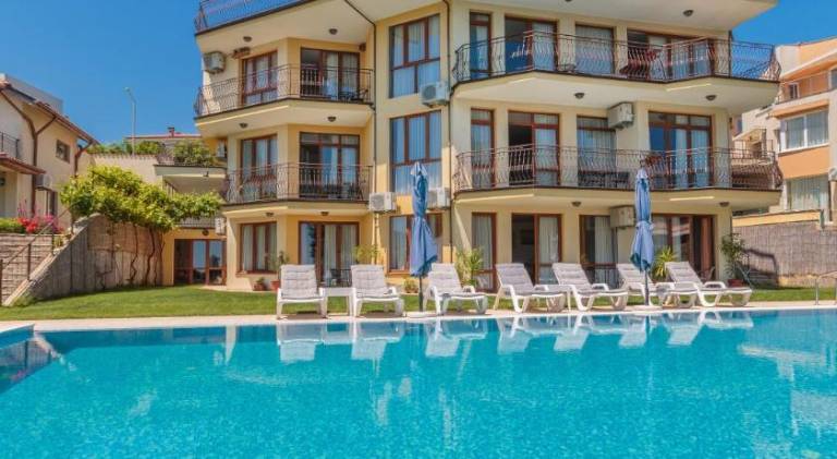 Holiday apartment with terrace, pool & barbeque | Good for workation | Pets allowed — photo 3