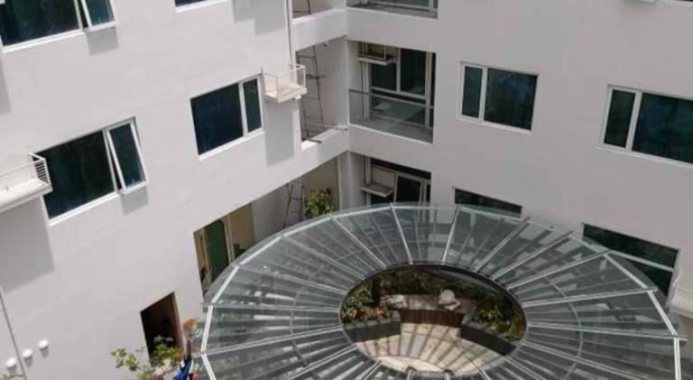 Lovely serviced apartment with pool, garden & patio | Dogs allowed — photo 4