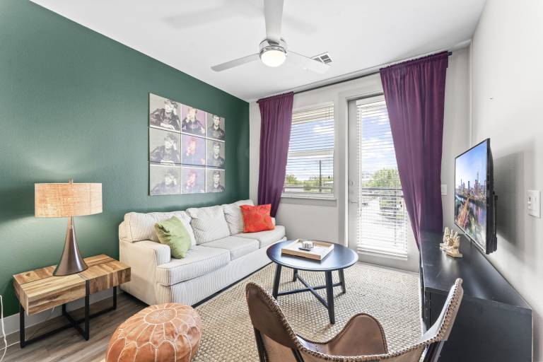 Luxe 1BR luxe suite close to Downtown w fast WiFi