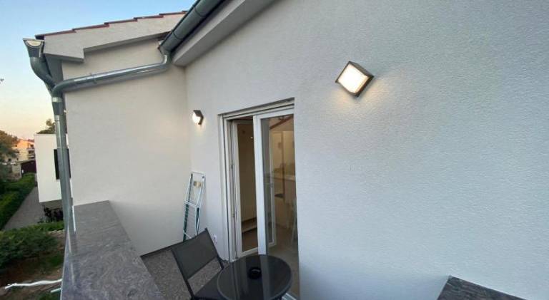 Rental apartment with yard & patio — photo 2