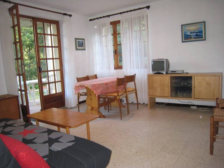 Ground Floor Villa with Terrace, Garden, and Parking in Super Cavalaire — photo 4
