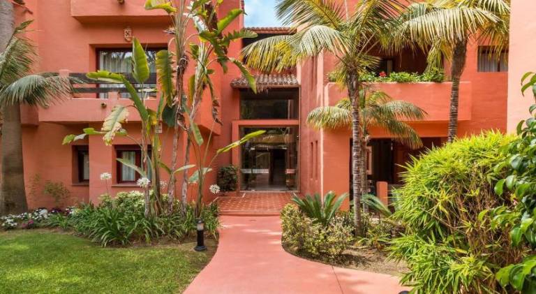 Beachfront, 3Pools, King Bed, Free GymParking — photo 3