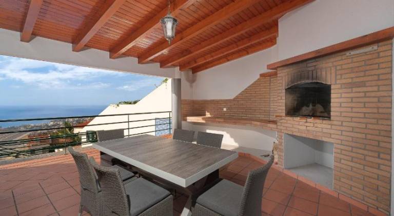 Villa with private pool, BBQ & yard | Next to Tropischer Garten Monte Palace — photo 3