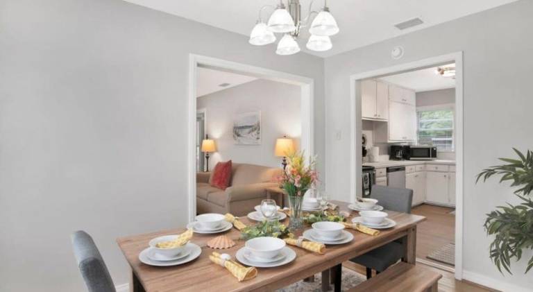 Centrally Located Midtown Cottage-HistoricDistrict — photo 3