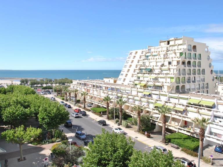 Rental apartment with patio | Beach nearby | Perfect for remote work | Pets allowed in La Grande-Motte