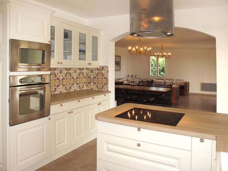 Fully equipped nice vacation home with barbecue, yard & private pool | Sea view | Dogs allowed — photo 4