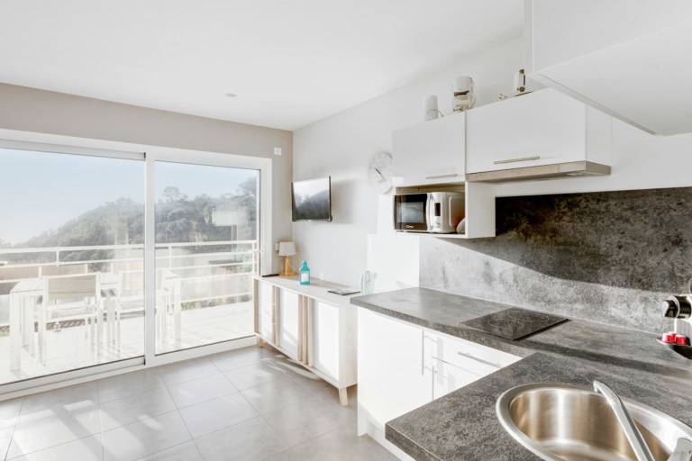 Child-friendly studio with terrace | Sea view | Close to the beach | Dogs allowed — photo 3