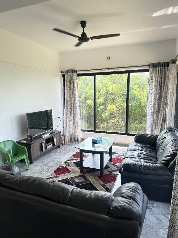 Bungalow with yard, pool & barbeque | Perfect for remote work — photo 2