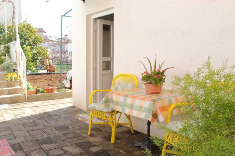 Holiday apartment with terrace & barbecue — photo 2