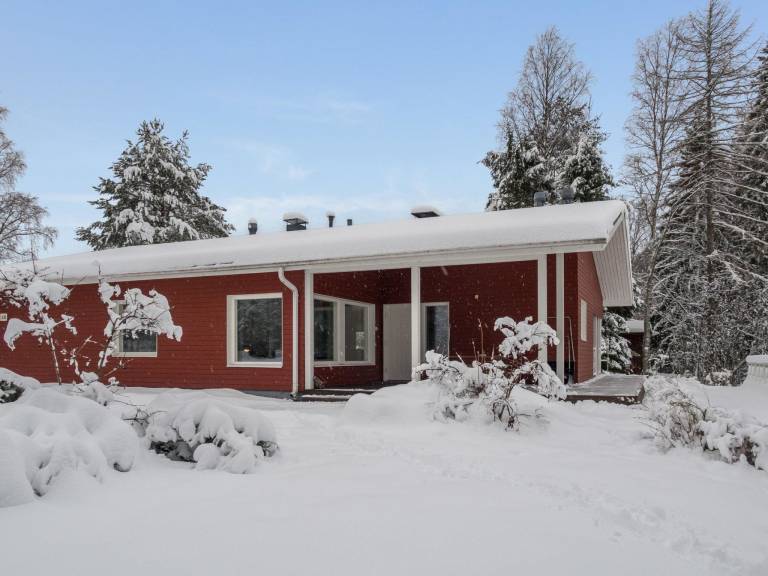 Pleasant vacation home with yard & sauna | Nature view | Pets are welcome — photo 3