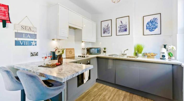 Apartment | Close to British Airways i360 — photo 2