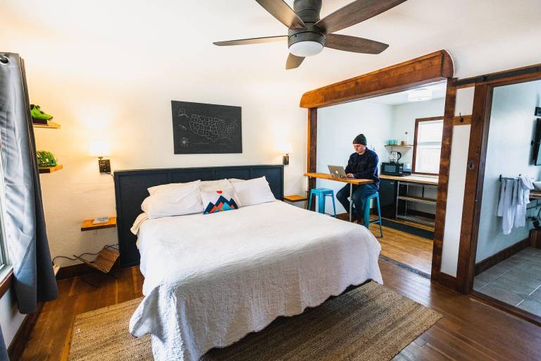 The Stranger Lodge - Pet Friendly — photo 2
