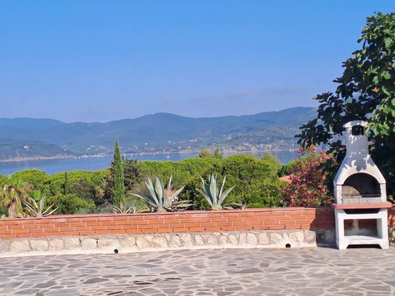 Villa with barbecue & terrace — photo 4