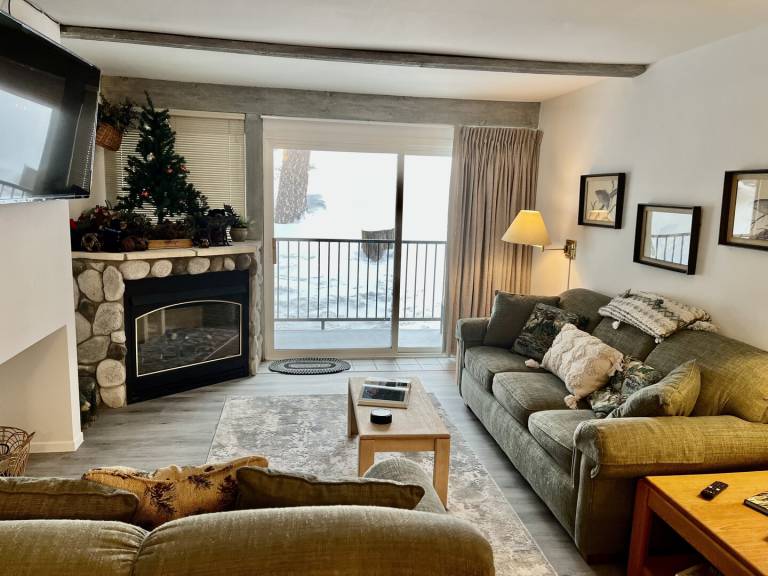 Family-friendly condo with private pool | Close to the ski | Pets allowed in Mammoth Lakes, CA