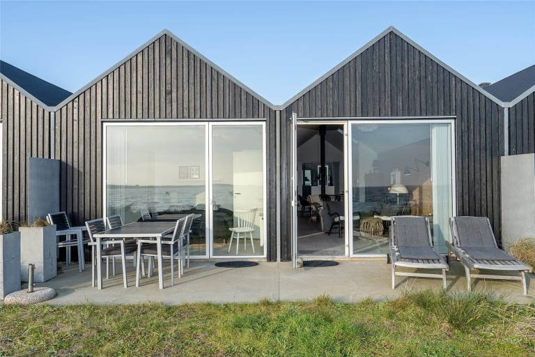 Wonderful vacation home with patio, sauna & grill | Pets are welcome — photo 2