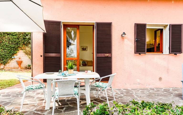 With a terrace and garden immersed in nature - Apartment Wanna B — photo 4