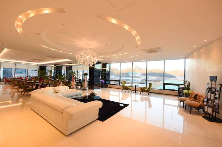 Geoje Art Nouveau Suite Hotel