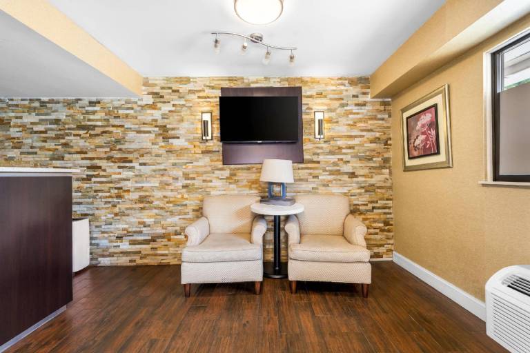 Econo Lodge Charlotte Airport — photo 3