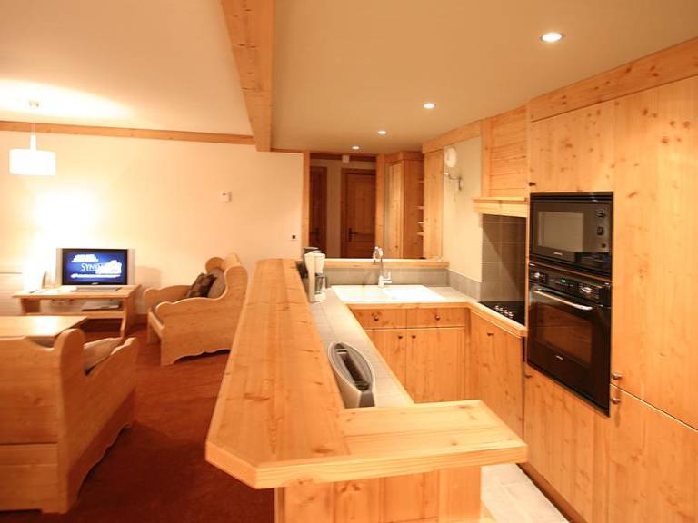 Apartment with patio — photo 4