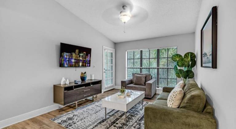 Rental apartment with pool in Fort Lauderdale, FL