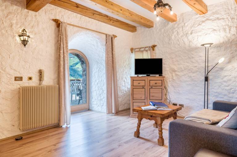 Apartment "Stofnerhof Turmgemach" with Mountain View, Private Terrace & Wi-Fi — photo 4