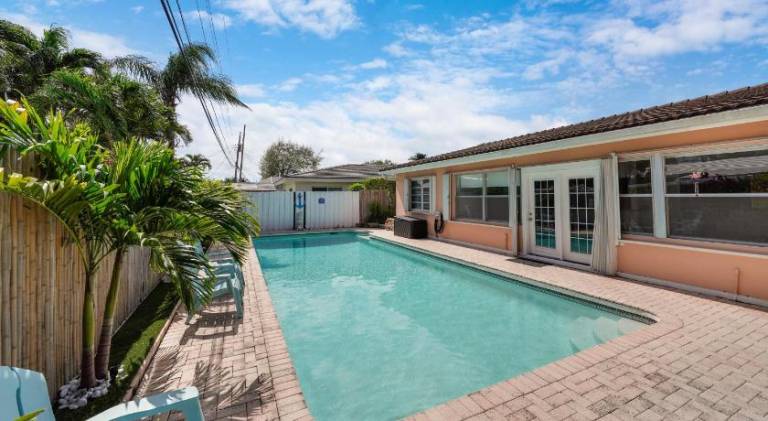 Fully equipped big house with grill, garden & private pool | Good for workation | Dogs allowed in Fort Lauderdale, FL