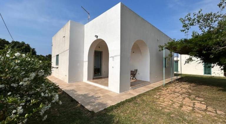 Vacation home with 2 rooms for 4 persons in Brindisi