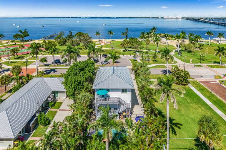Historic Charm & Walkable Waterfront, with Heated Pool - Ponce Pointe - Roelens — photo 2