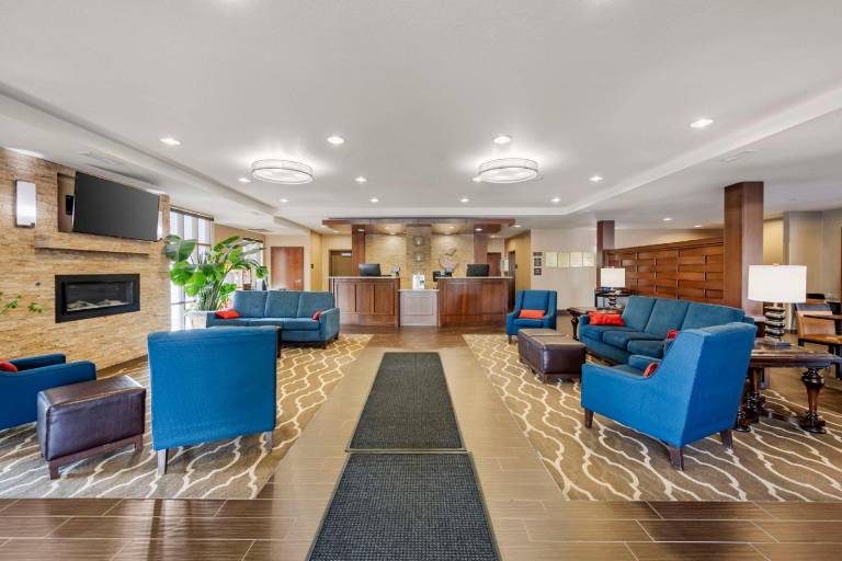 Comfort Inn & Suites — photo 3