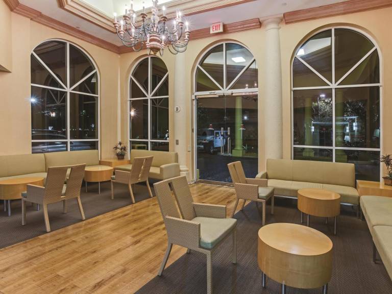 La Quinta Inn & Suites by Wyndham West Palm Beach Airport — photo 4