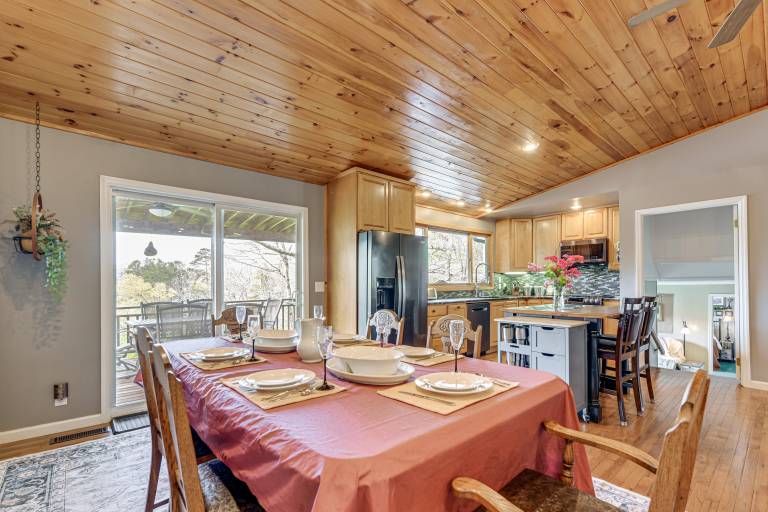 Lakefront Cabin Retreat w/ Dock in Robbinsville! — photo 4