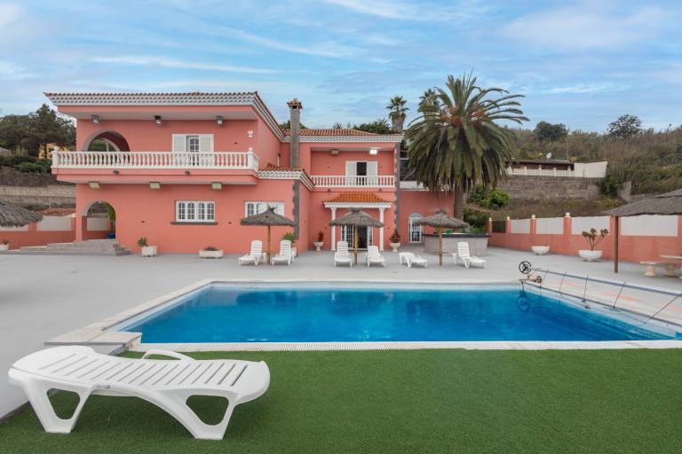 4BR Chalet El Romero Private Pool BBQ & Chill
