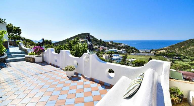 Apartment with 3 rooms for 5 persons in Latina