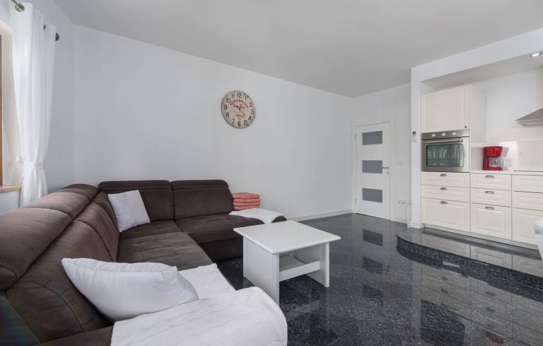 Apartment with terrace, garden & barbecue — photo 3