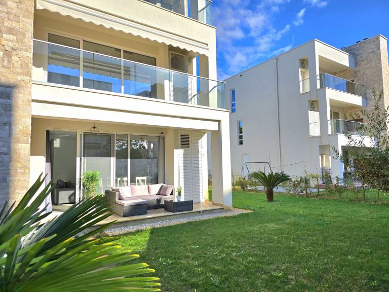 Apartment  Plazhi San Pietro